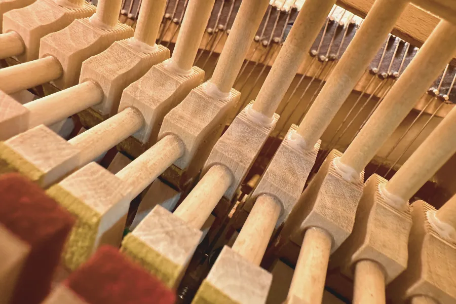 鋼琴內部深層清潔服務